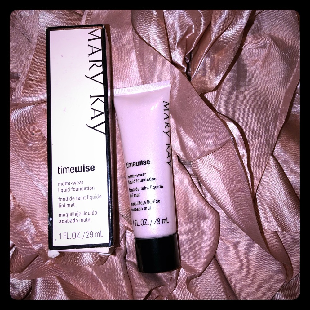 Mary Kay matte foundation combo/oily skin